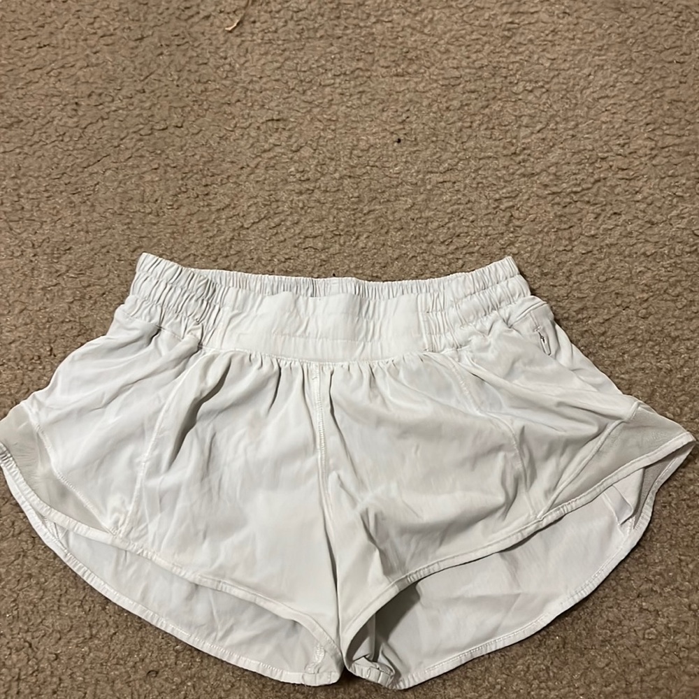 Hotty hot 2.5 white lululemon shorts